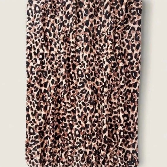 Victoria’s Secret Pink Sherpa blanket NIP Blankets & Throws